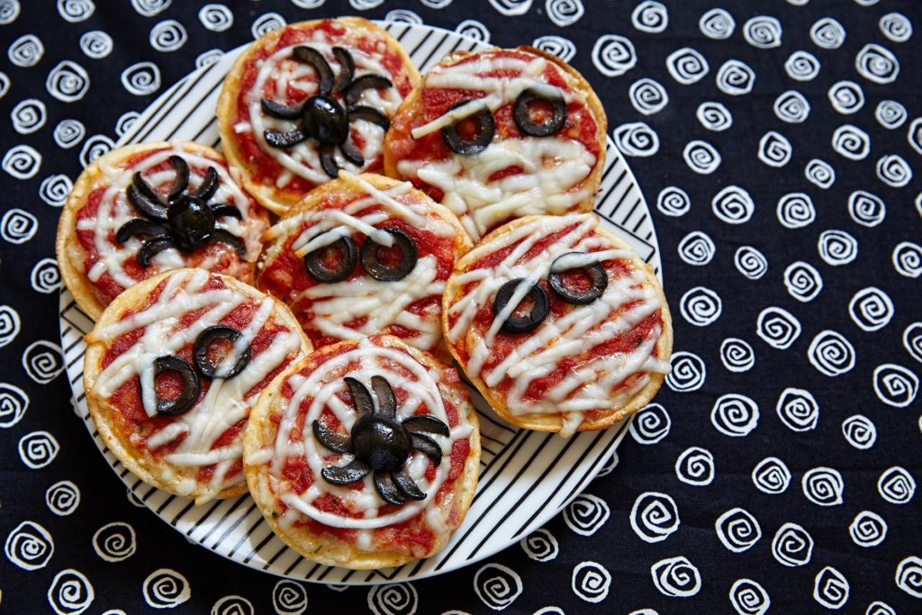 Spinnen Pizza: Halloween-Pizza mal anders.